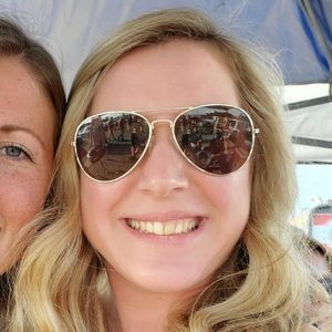 Meet your Posher, Christina